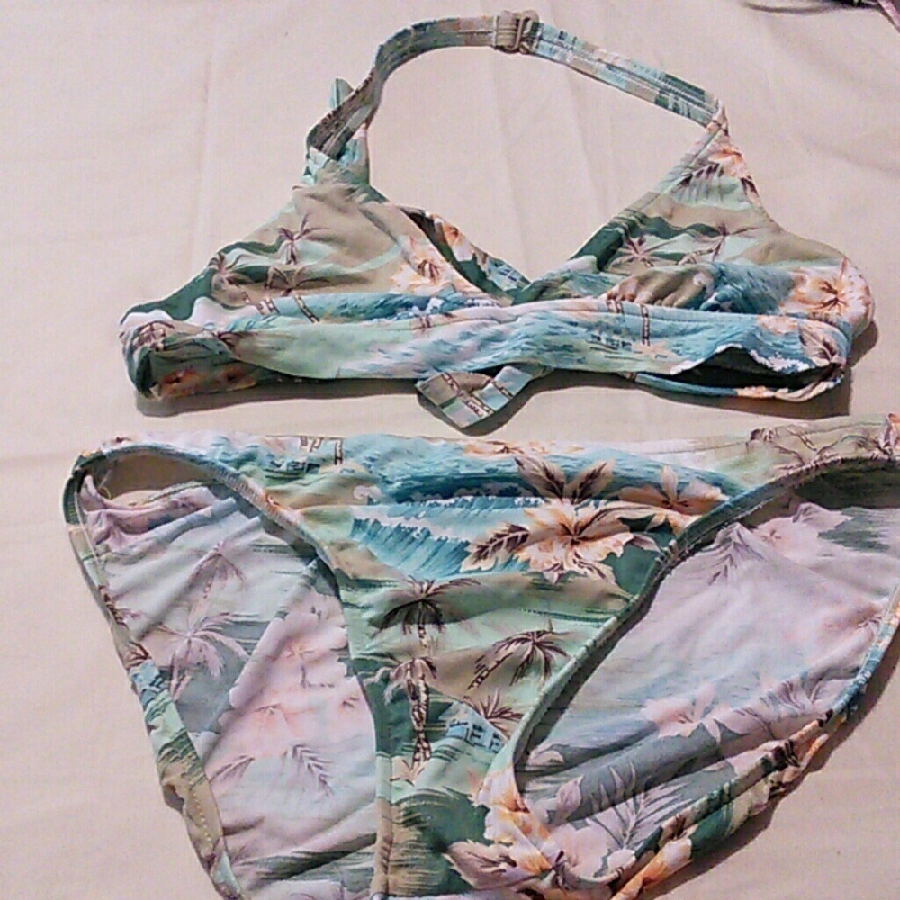 Island Escape 2 Piece Bathing Suit size 14 (R)
